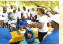 Réunion de sensibilisation avec des productrices et producteurs